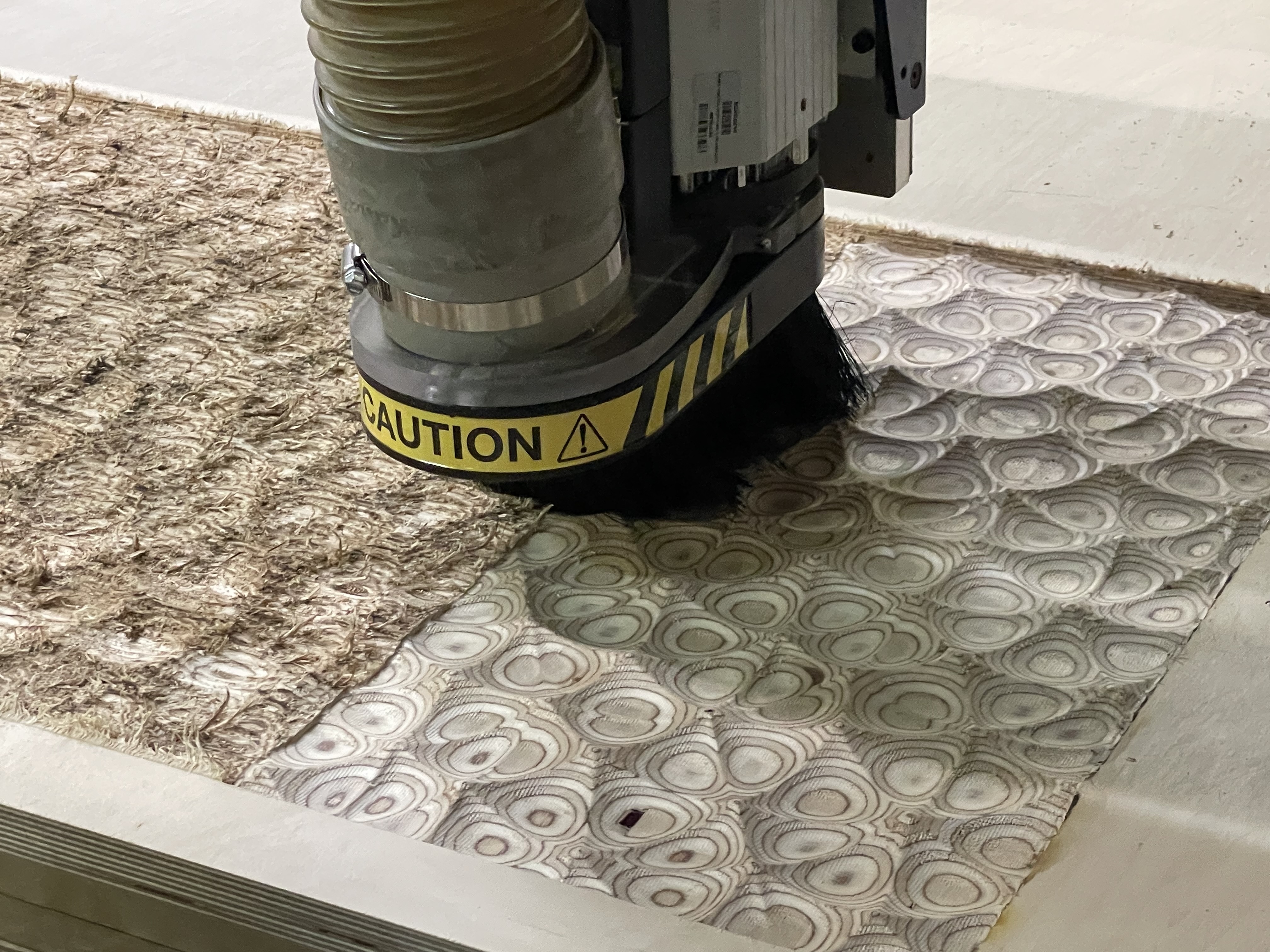 ShopBot CNCルーターによる3D加工の様子
